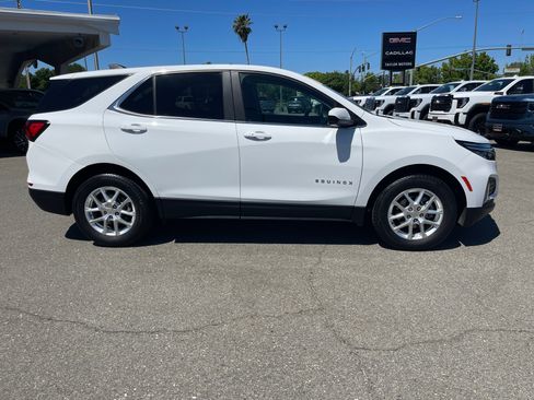 Used 2024 Chevrolet Equinox LT AWD/4WD image 4
