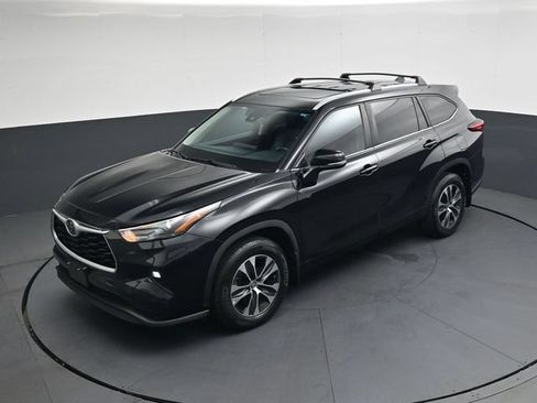 Used 2023 Toyota Highlander XLE AWD/4WD image 28