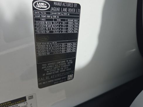 Certified 2025 Land Rover Discovery Dynamic SE AWD/4WD image 26