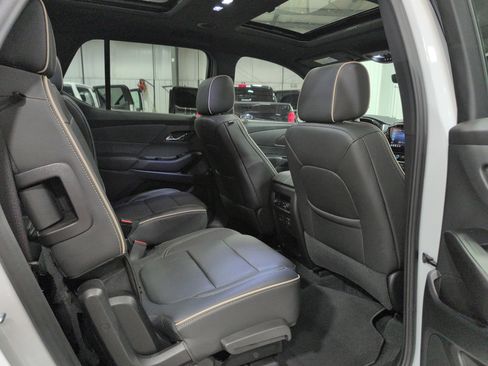 Used 2023 Chevrolet Traverse Premier image 14