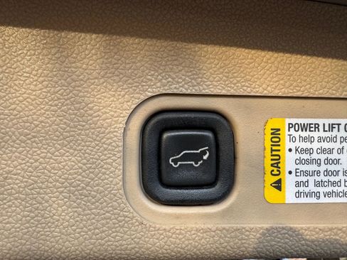 Used 2007 Chevrolet Tahoe LTZ w/ LTZ Preferred Equipment Group image 6