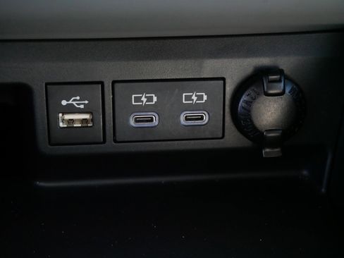 Certified 2024 Toyota Highlander XLE image 28