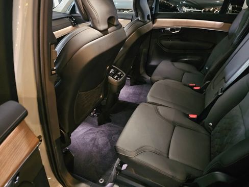 Certified 2025 Volvo XC90 B5 Core AWD/4WD image 12