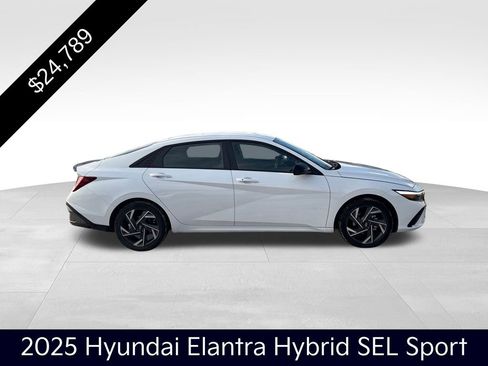 Used 2025 Hyundai Elantra SEL image 6