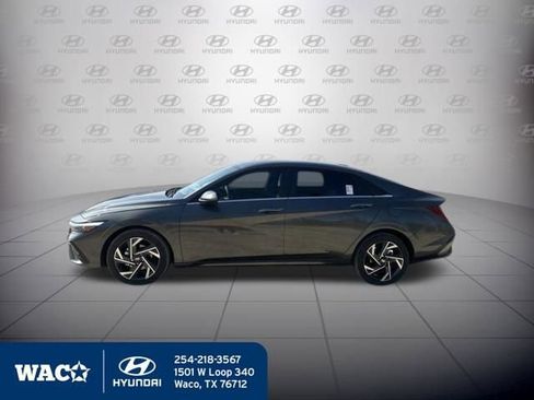 Used 2025 Hyundai Elantra SEL image 2