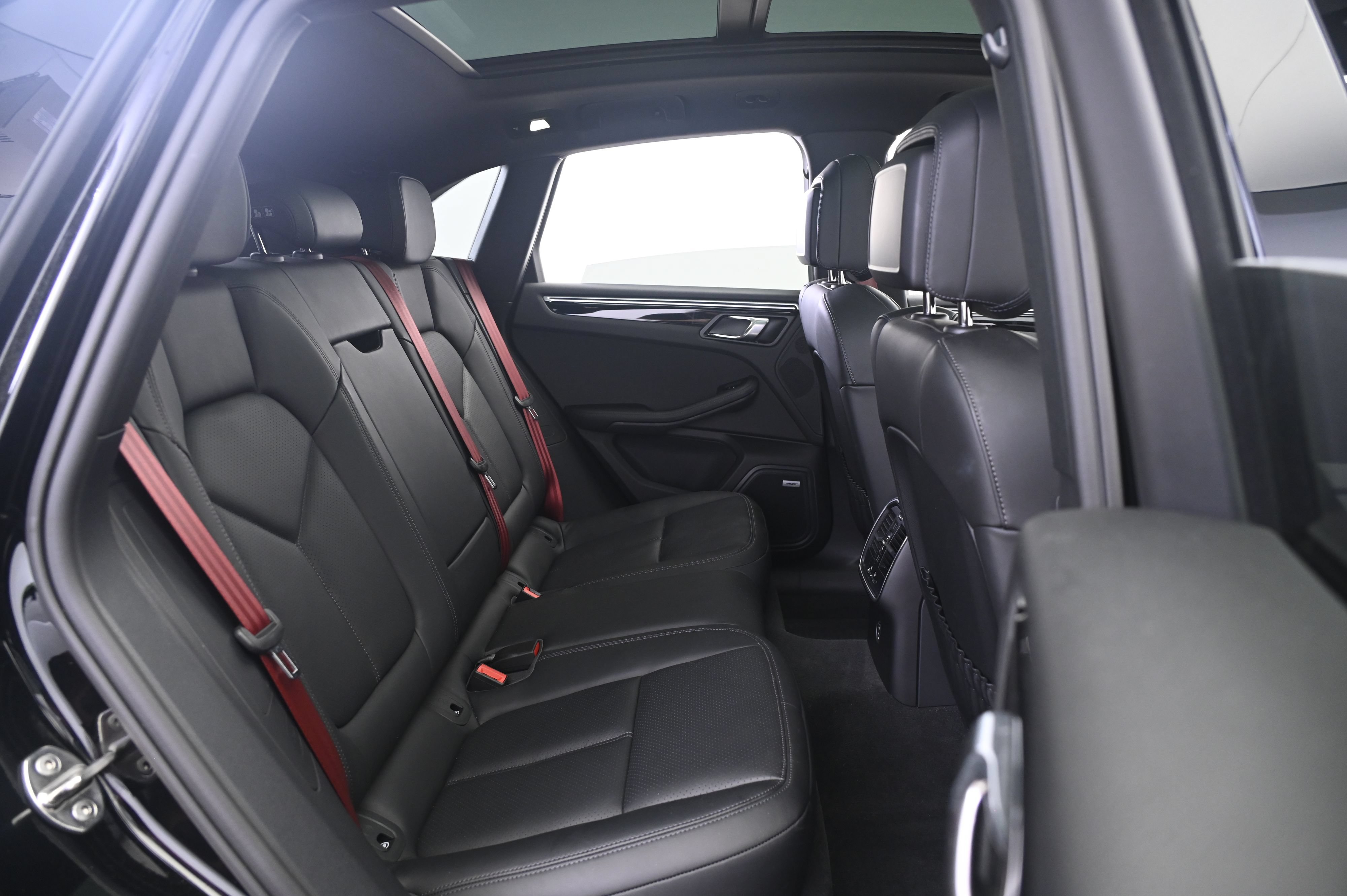 Certified 2023 Porsche Macan S AWD/4WD image 18