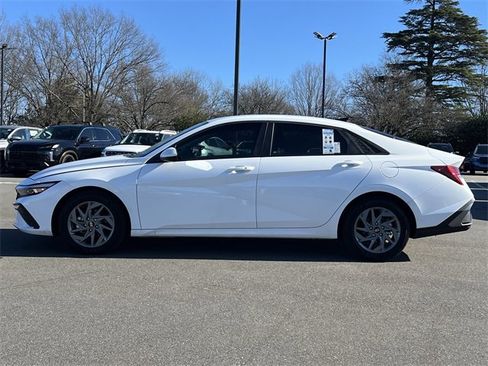 Certified 2025 Hyundai Elantra Blue image 29