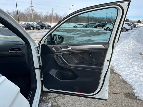 Used 2023 Volkswagen Tiguan SEL R-Line image 22