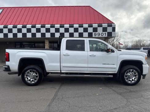 Used 2015 GMC Sierra 2500 Denali w/ Driver Alert Package image 8