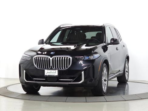 Used 2026 BMW X5 xDrive50e w/ Premium Package AWD/4WD image 3