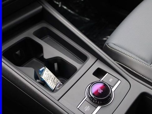 Used 2025 Volkswagen Tiguan SE image 39