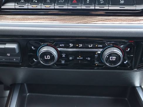 Used 2022 Chevrolet Silverado 1500 LT Trail Boss w/ LT Trail Boss Premium Package AWD/4WD image 13