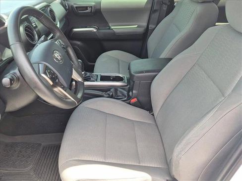 Used 2018 Toyota Tacoma SR5 RWD image 14
