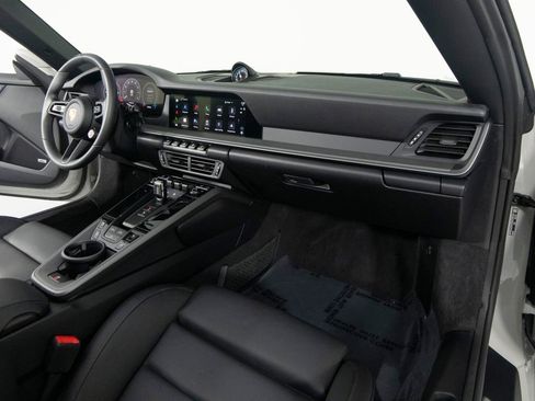 Certified 2025 Porsche 911 Carrera RWD image 34
