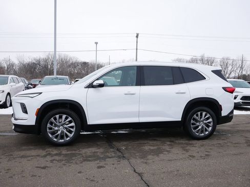 Used 2025 Buick Enclave Preferred image 4