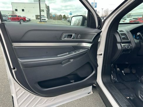 Used 2019 Ford Explorer XLT w/ Equipment Group 202A image 11