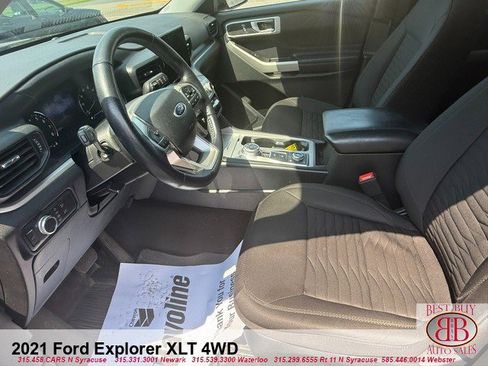 Used 2021 Ford Explorer XLT image 11