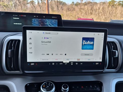 Used 2025 Ford Expedition Active image 33