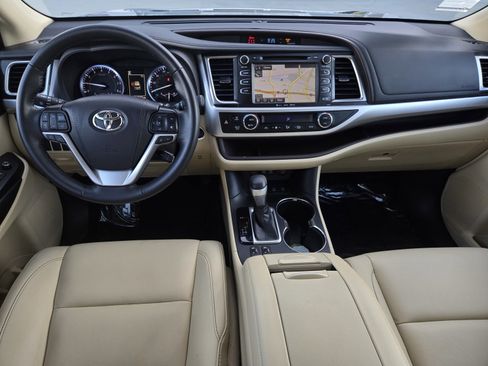 Certified 2019 Toyota Highlander XLE image 14