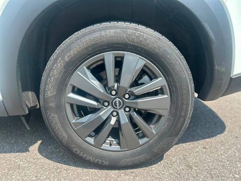 Used 2024 Nissan Pathfinder SV AWD/4WD image 9
