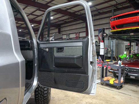 Used 1987 GMC Sierra 1500 R1500 2dr Standard Cab SB image 34