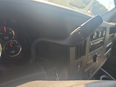 Used 2013 Chevrolet Express 2500 LS RWD image 21