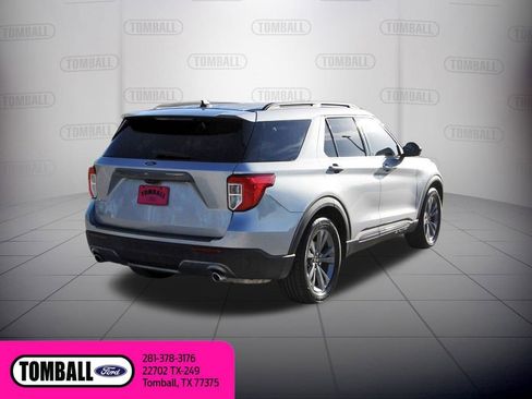 Certified 2022 Ford Explorer XLT w/ Equipment Group 202A image 7
