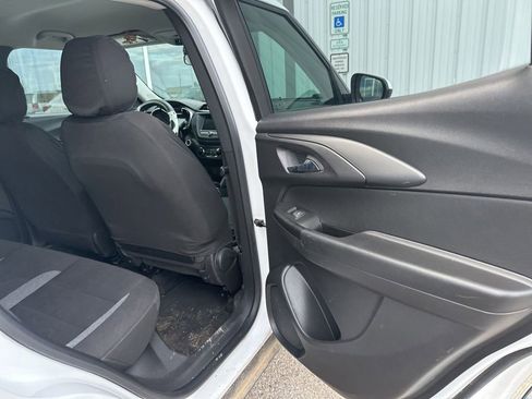 Used 2023 Chevrolet TrailBlazer LT AWD/4WD image 36