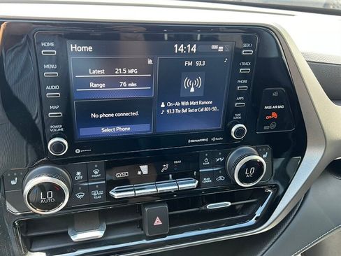 Used 2022 Toyota Highlander XLE AWD/4WD image 45