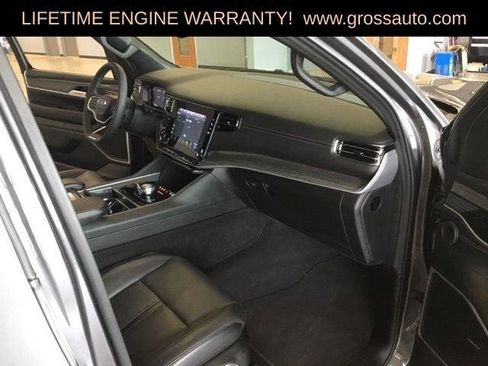 Certified 2024 Jeep Wagoneer L Series II AWD/4WD image 31