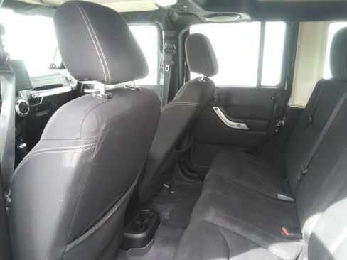 Used 2013 Jeep Wrangler Unlimited Sahara image 9