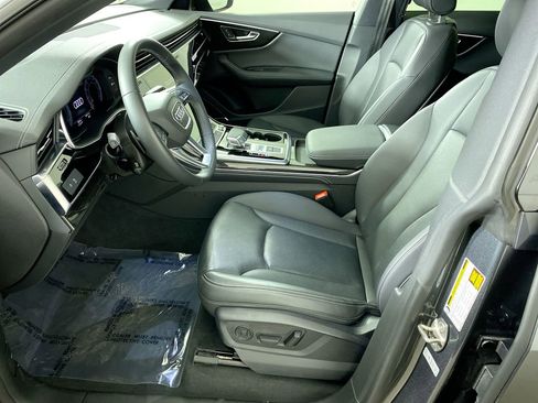 Used 2025 Audi Q8 Premium Plus w/ Premium Plus Package image 2