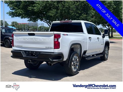 Used 2022 Chevrolet Silverado 2500 Custom w/ Custom Value Package AWD/4WD image 10