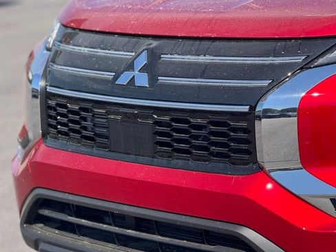 New 2026 Mitsubishi Outlander ES image 5