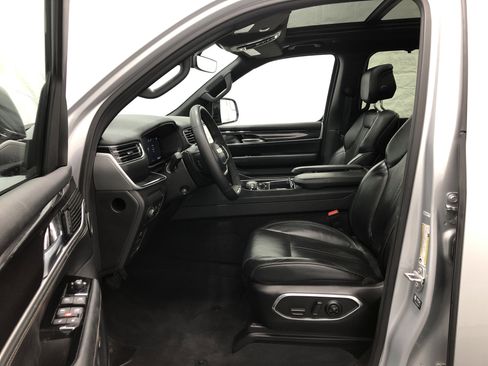 Certified 2024 Jeep Wagoneer Series I 4x4 w/ Premium Group I image 17