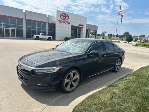 Used 2018 Honda Accord Touring image 8