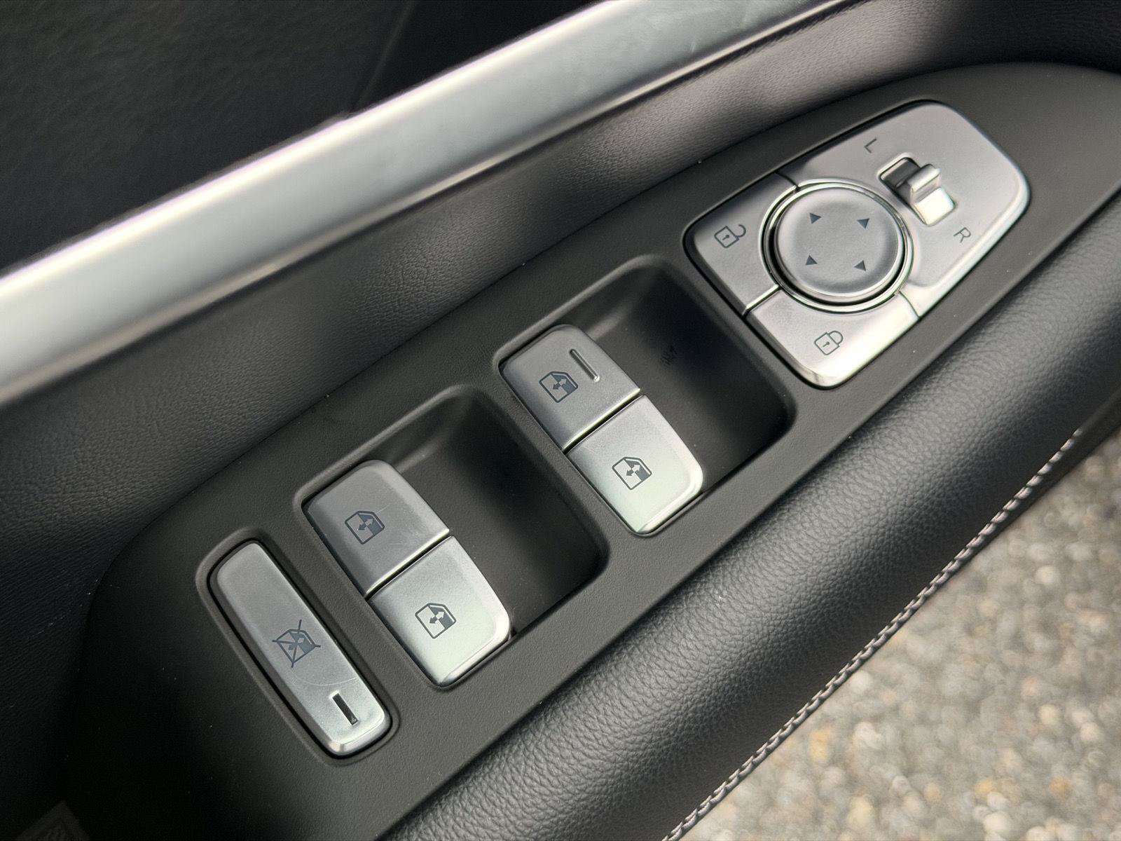 Used 2026 Genesis G70 2.5T RWD image 28