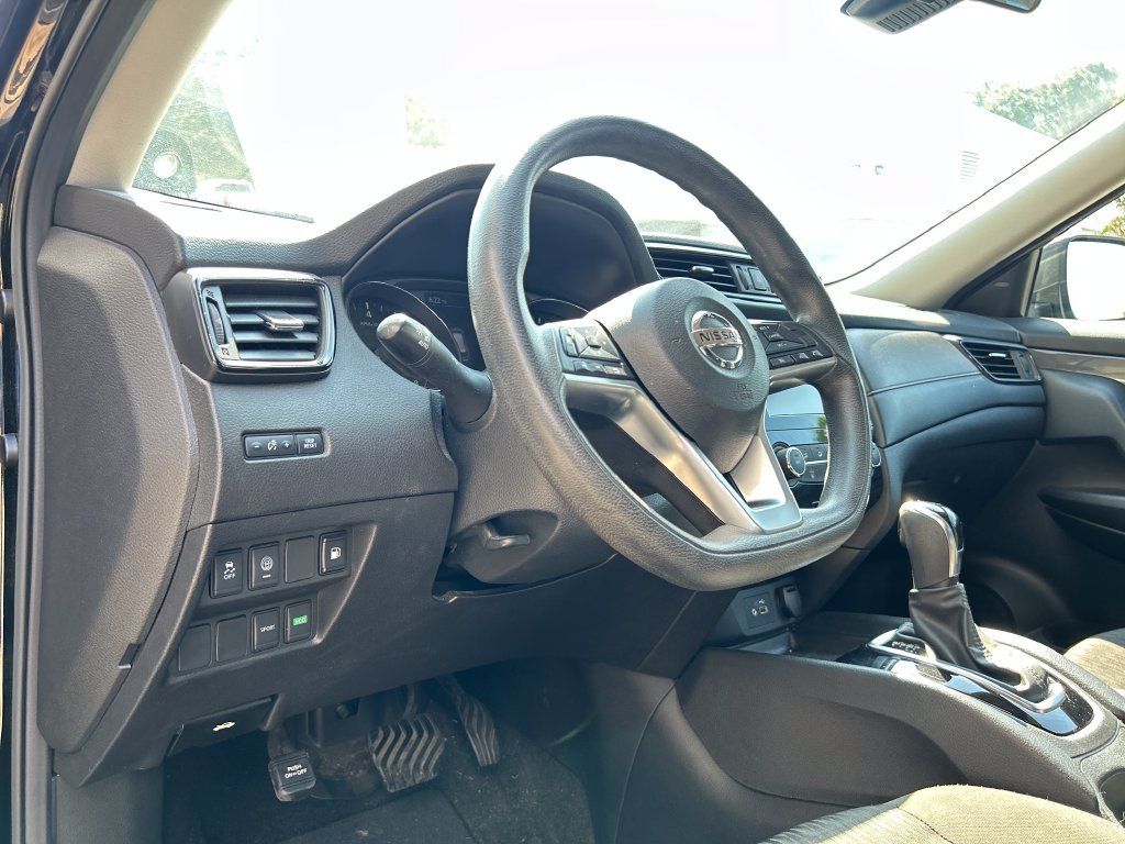Used 2020 Nissan Rogue S FWD image 10