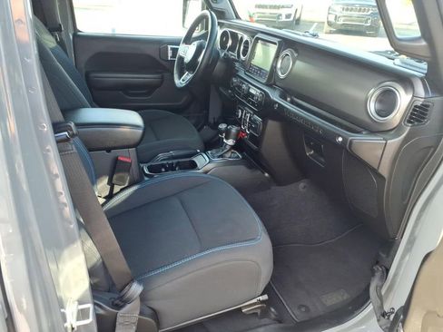 Used 2023 Jeep Wrangler Unlimited Rubicon 4xe w/ Cold Weather Group AWD/4WD image 28