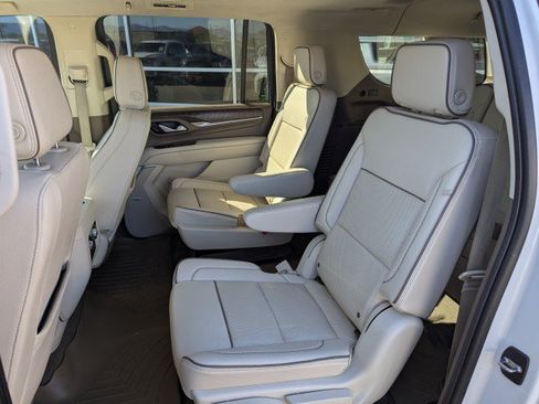 Used 2022 GMC Yukon XL Denali AWD/4WD image 28
