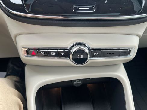 Used 2023 Volvo XC40 B5 Ultimate w/ Climate Package image 24