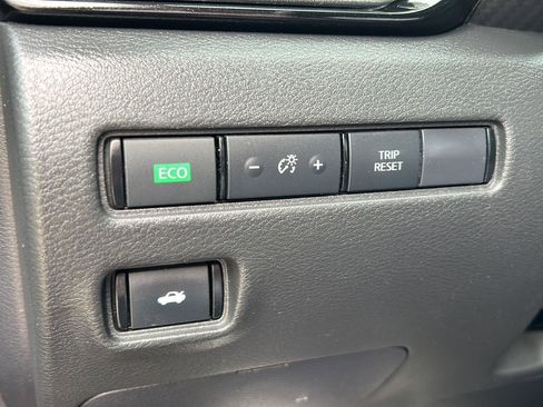 Used 2024 Nissan Sentra SV FWD image 12
