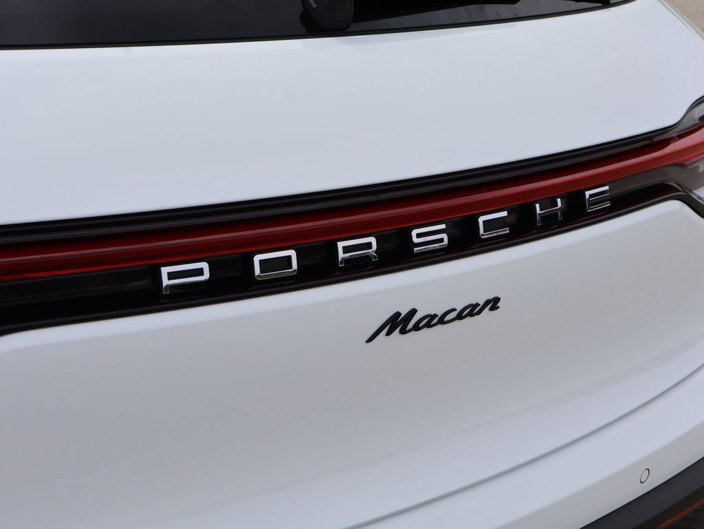Used 2026 Porsche Macan AWD/4WD image 6