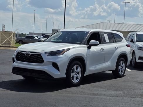 Used 2022 Toyota Highlander L FWD image 7