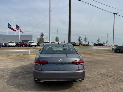 Used 2022 Volkswagen Passat 2.0T SE FWD image 16