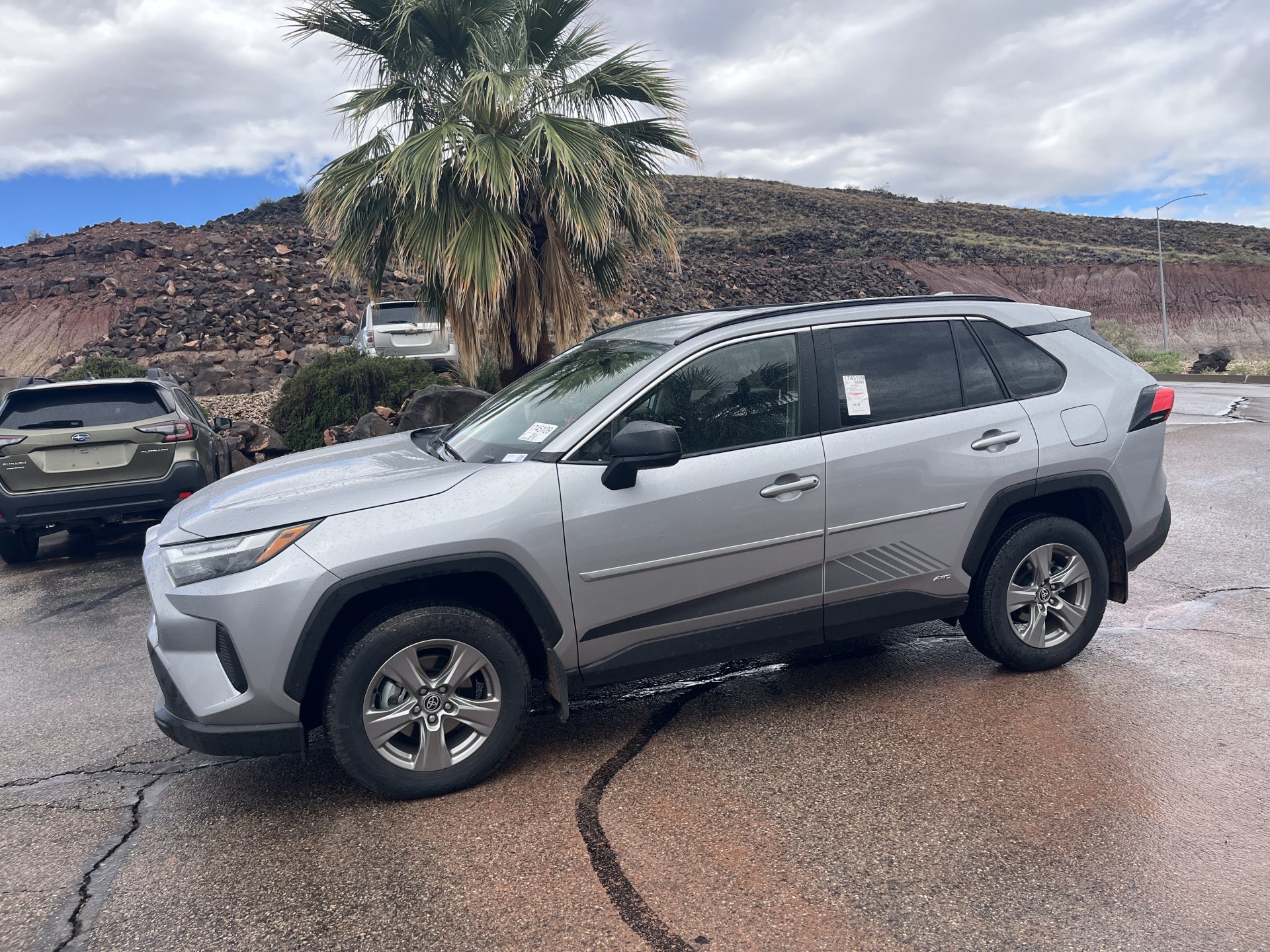 Used 2025 Toyota RAV4 LE AWD/4WD image 5