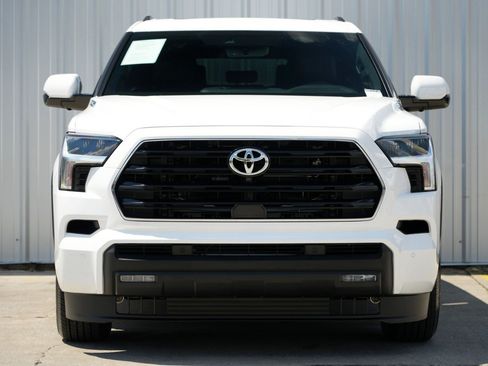 Used 2025 Toyota Sequoia SR5 image 7