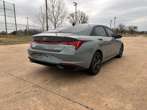 Used 2022 Hyundai Elantra Blue image 25