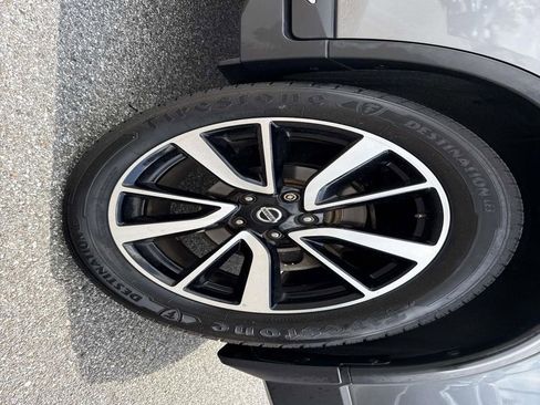 Used 2018 Nissan Rogue SL w/ Premium Package FWD image 11
