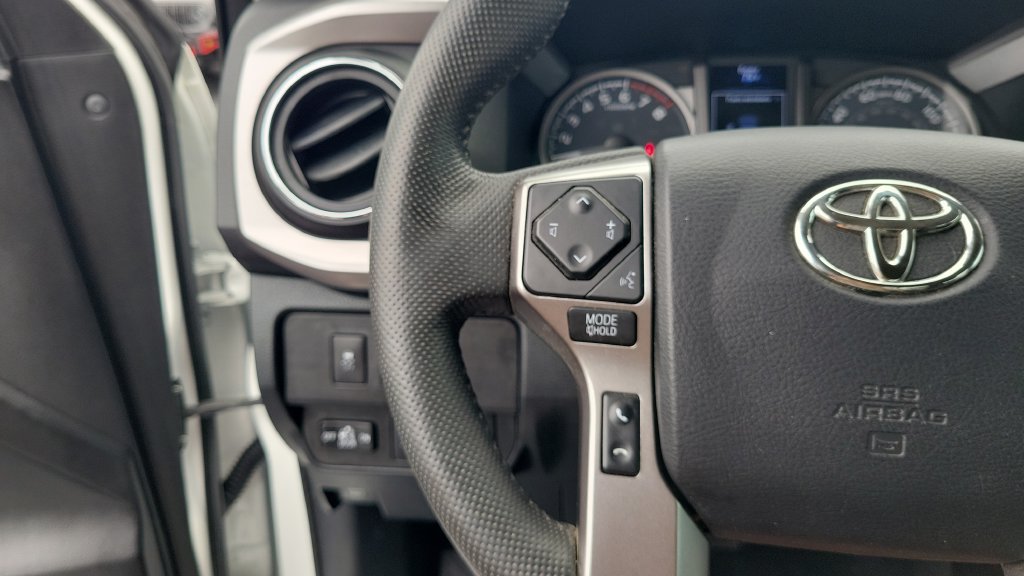 Used 2022 Toyota Tacoma SR5 w/ Technology Package RWD image 18